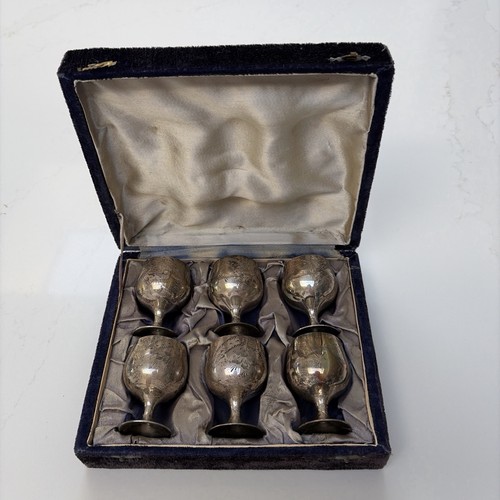 Set engraved silver plate - of,