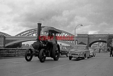 PHOTO  AVELING AND PORTER STEAM TRACTOR 9081 KN5785 OF 1919 AND A 1955 AUSTIN A9