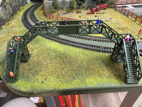 Gauge triple track platform - triple,