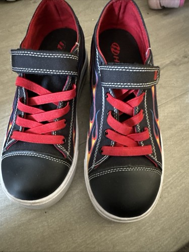 Heeleys size kids with flame - 2,