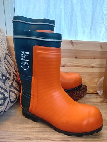Oregon yukon chainsaw boots - chainsaw,