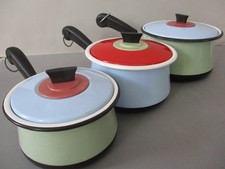 Graduated Set of 3 Vintage Jury Enamel Saucepans & Lids ~ Jetware Jet Ware