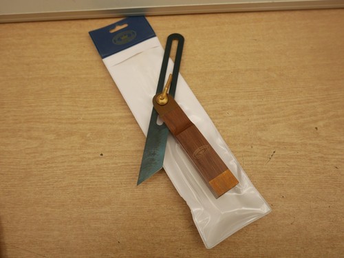 Crown 116a carpenters - , 9"