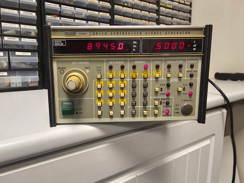 Fluke 6011a signal generator - fluke,