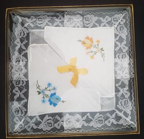 Vintage boxed set embroidered - boxed,