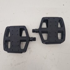 Specialized Varus Wedge 1.5mm Platform/Flat pedals.