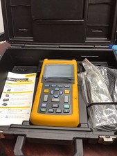 Fluke 124 Industrial