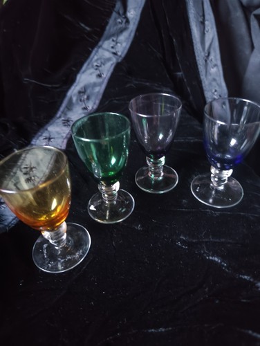 Set four one coloured - set, four+