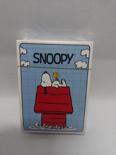 Peanuts snoopy playing - peanuts, cards