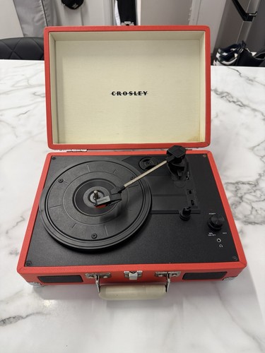 Crosley suitcase record player - record,