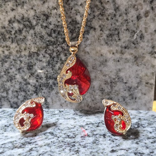 Gold tone teardrop red - gold, crystal