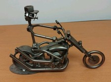 Hina & Kunst Nuts & Bolts