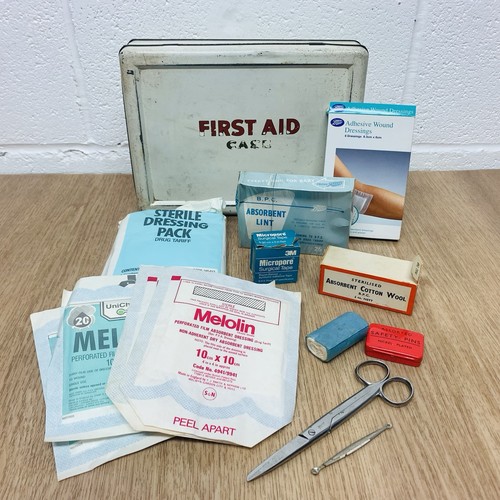 Vintage first aid - first, case