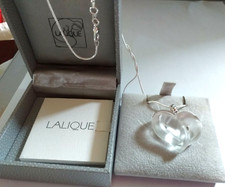 LALIQUE PENDANT & CHAIN