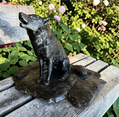 Wolf howling ornament - wolf, figurine
