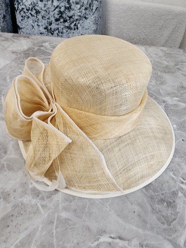 Beautiful natural straw colour - straw,