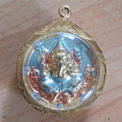 Round ganesh hindu amulet - hindu,
