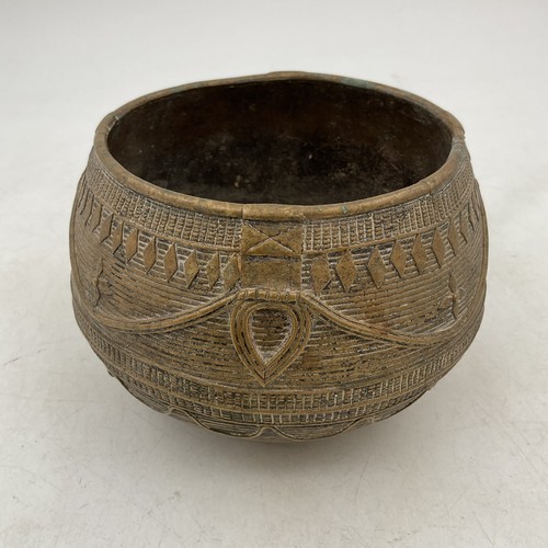Benin bronze pot container - pot, /
