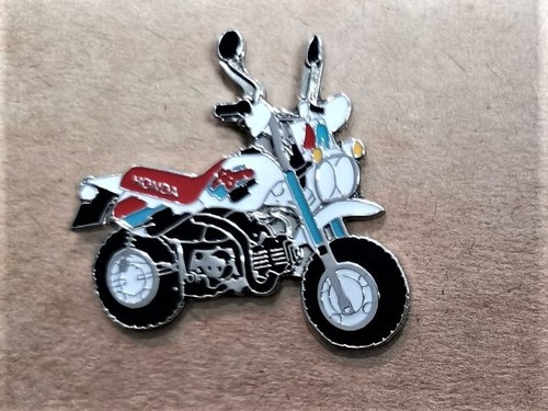 Honda monkey bike - lapel, pin