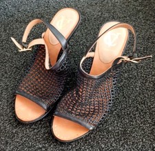 Pair of 'Vero Cuoio' Black Mesh Open-Toe Shoes - Size 6