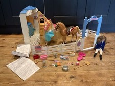barbie vintage riding club stable with 2x horses and accesoroes and instructions