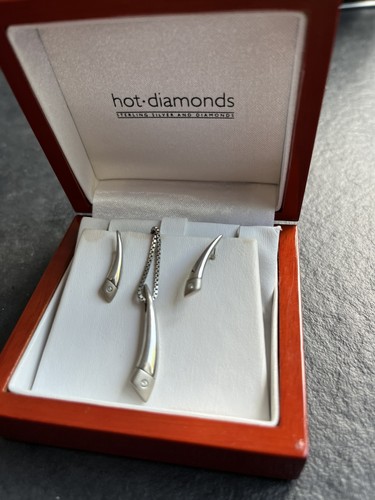 Hot diamonds silver pendant - hot,