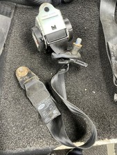 DEFENDER  110 PUMA DOUBLECAB SECOND ROW NS LH  90 FORWARD FACING SEAT BELT