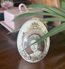 Vintage Ceramic pomander Queen