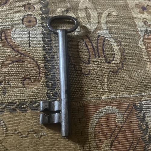Vintage large skeleton - large, key