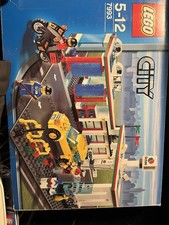 LEGO City 7993 Service Station