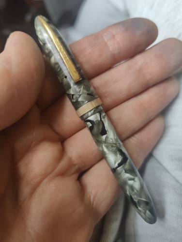 Mentmore celeste fountain - mentmore, pen