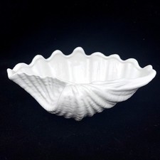 Ceramic Clam Dish with white