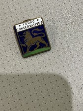 1950s YOUNG CONSERVATIVE BADGE