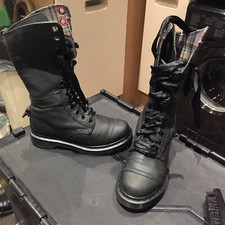 Dr Martens 1914 Triumph dark