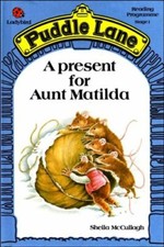 A Present for Aunt Matilda (Ladybird Puddle Lane reading programme Stage 1)-She