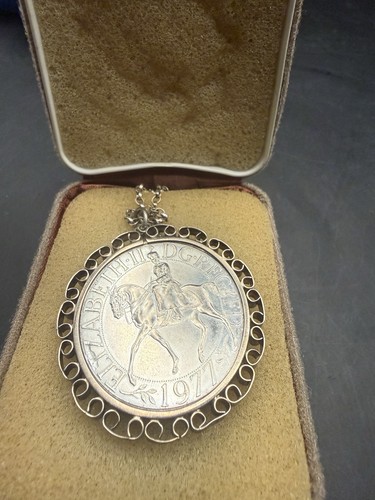 Vintage 1977 queen elizabeth - vintage,