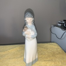 Lladró Nao Porcelain Figurine