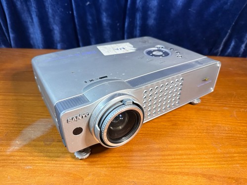 Sanyo plc su50 svga lcd - svga,