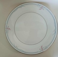 Set of 6 x Royal Doulton Carnation 27cm Dinner Plates H5084 As New Condition