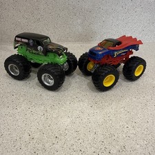 Hot wheels monster jam - hot,