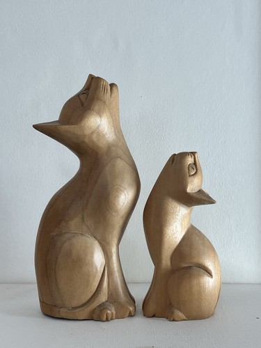Beautifully carved pale wood - pale,