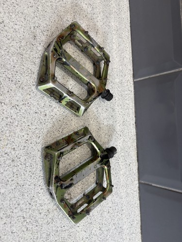 Dmr vault pedals camo green - pedals,