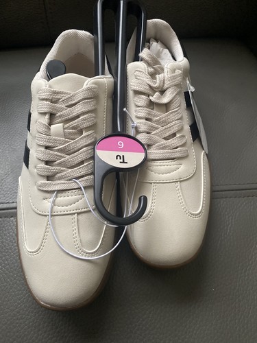 Women neutral low - low, profile
