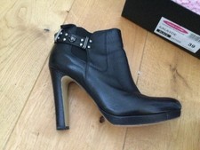Stunning Moda in Pelle Black