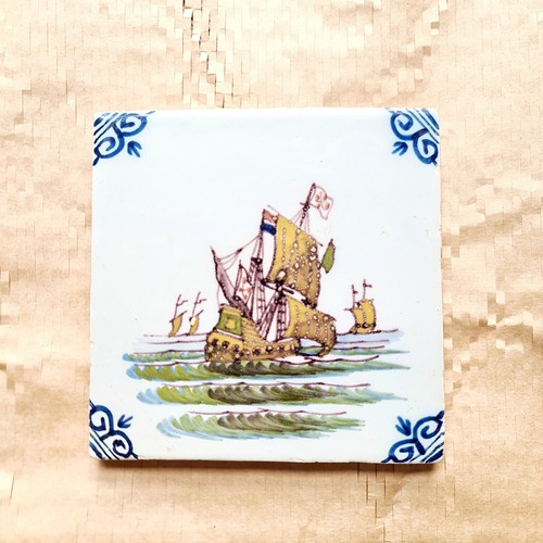 Hand painted tile with - with, clipper