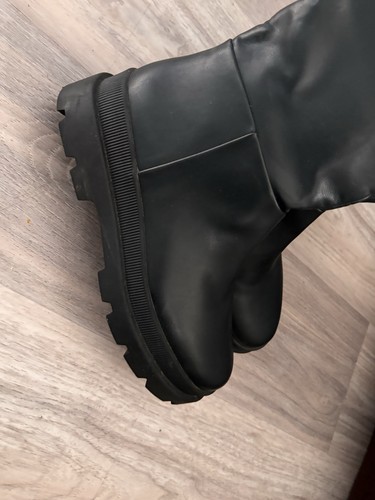 Black knee high - h&m,