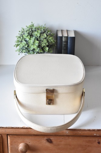 Vintage vanity case train - vanity,