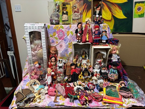 Huge bundle vintage - huge, dolls