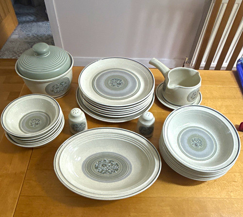 Royal doulton - royal,