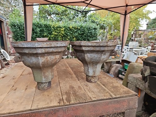 Pair vintage corner cast - corner,